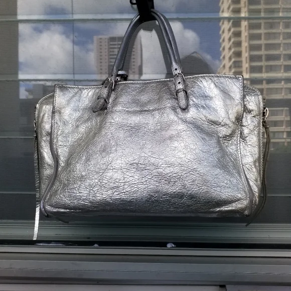BALENCIAGA Metallic Calfskin Papier Mini A4 Tote Silver - Picture 4 of 15